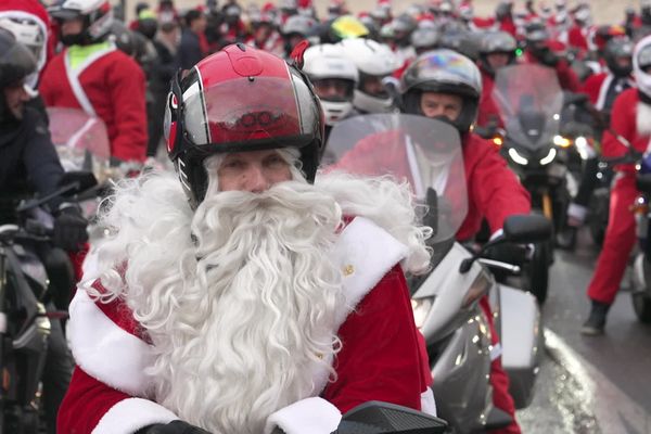 Les pères motards de Côte-d'Or ont défilé à Dijon le dimanche 8 décembre après-midi