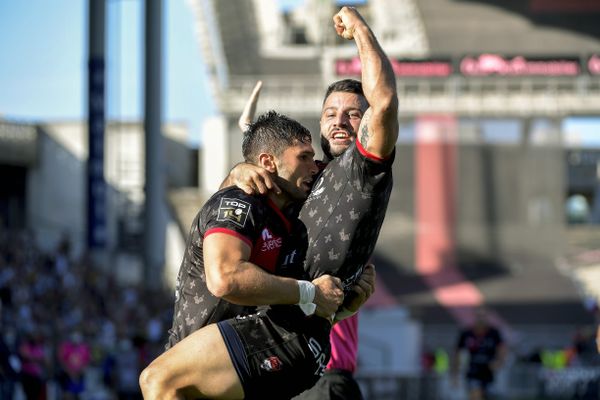 La joie de Xavier Mignot et de Jonathan Pelissié (LOU) après le premier essai lyonnais au cours du match entre le LOU Rugby et l'ASM Clermont Auvergne