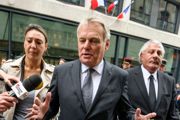 Jean-Marc Ayrault à son arrivée au Palais Bourbon pour les questions d'actualité au gouvernement.