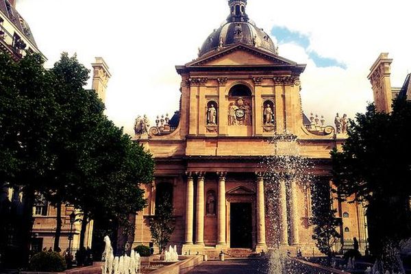 Le site de la Sorbonne a été fermée après une tentative d'intrusion.