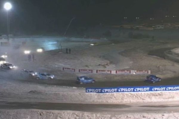 Près de 10 000 personnes sont venues assister au spectacle mécanique sur le circuit de Super Besse enneigé et glacé et sous un vent tout aussi glacé.