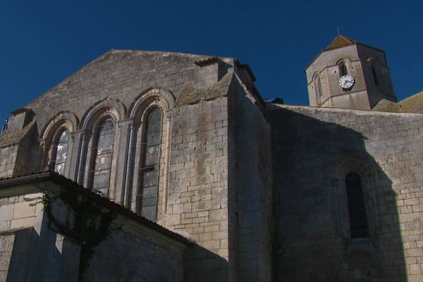 L'église de Cozes en Charente-Maritime a été construite au 12ème siècle et classée au titre des Monuments Historiques en 1925.