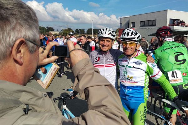 Les anciennes gloires du vélo à l'honneur à Pipriac (35)