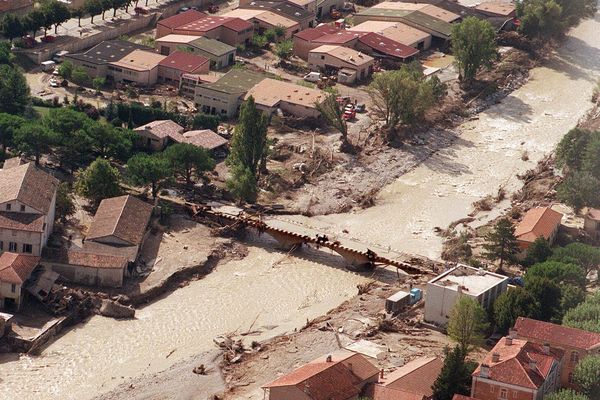 23 septembre 1992 : l'Ouvèze au lendemain du déluge qui a ravagé Vaison-la-Romaine, faisant 37 morts et de nombreux dégats.