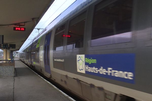 Un TER des Hauts-de-France en gare d'Amiens