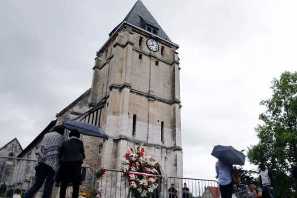 L'un des tueurs du père Hamel a été inhumé dans le carré musulman du cimetière de Puiseux-Pontoise, dans le Val d'Oise. 