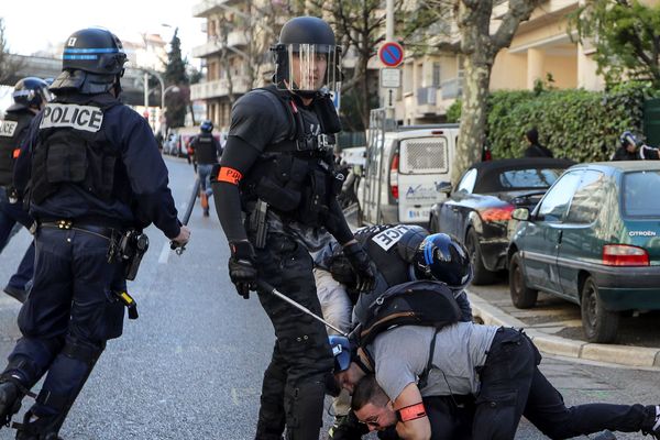 Interpellation ce samedi après-midi, boulevard Grosso, en marge de la manifestation des gilets jaunes.