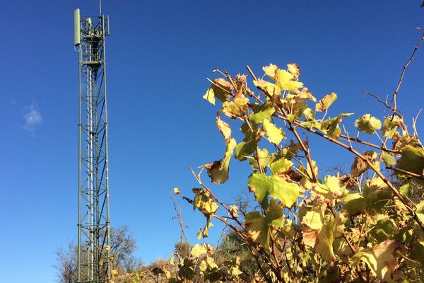 Une antenne permettant l'accès à la téléphonie mobile et à la 3G a été inaugurée ce lundi à Escales dans l'Aude - 30 octobre 2017