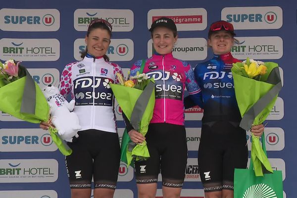 La championne d'Australie, Grace Brown (au centre), a dominé le Bretagne Ladies Tour 2024.