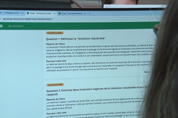 Grâce au logiciel, les enseignants devraient consacrer trois minutes à la relecture d'une copie, contre 30 min en moyenne.