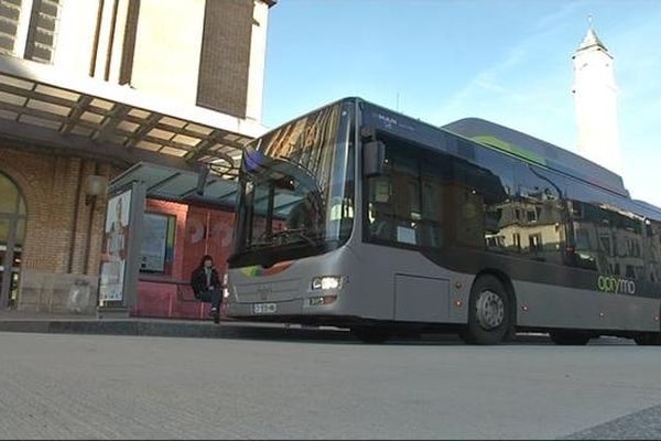 Un bus optymo devant la gare de Belfort 