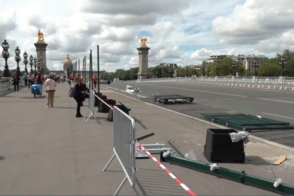 Le pont Alexandre-III restera fermé à la circulation jusqu'au 20 septembre.