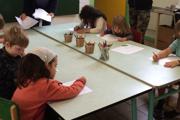 A l’image de l’école laïque bilingue Français-Occitan d’Aurillac qui a vu ses effectifs tripler en 20 ans, les Calendretas d’Auvergne-Rhône-Alpes connaissent un bel essor. 