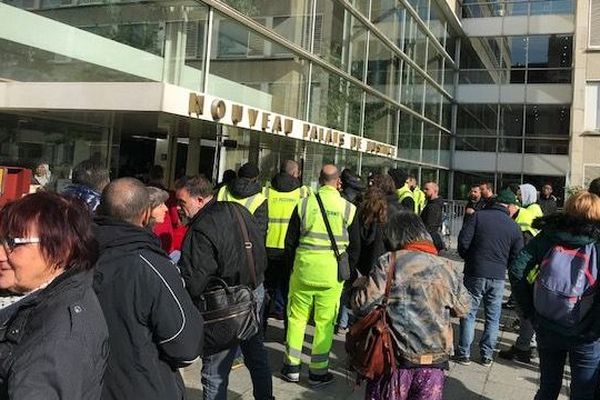 Une dizaine de salariés de l'entreprise Pizzorno convoqués au Tribunal, au 16e jour de leur grève.