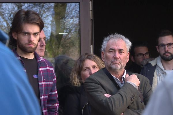 "L'entente avec le grand prédateur." Tel était le thème de la réunion publique organisée par le Parc naturel régional de Millevaches, à Saint-Merd-les-Oussines, en Corrèze. Pour les syndicats d'éleveurs, encore touchés, la veille, par une attaque de loup, cet intitulé constitue une provocation.