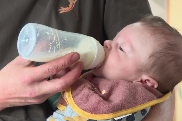 Tom, trois mois, entend l'alsacien depuis sa naissance