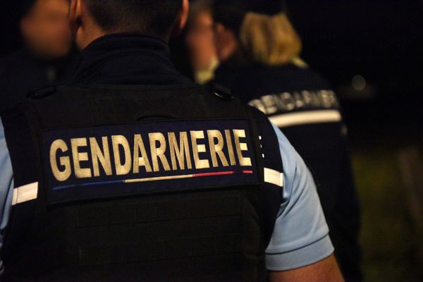 Les gendarmes sont venus épauler les pompiers, jeudi 16 janvier 2025, à Dieulouard (Meurthe-et-Moselle) car un habitant refusait d'ouvrir sa porte aux soldats du feu, appelés pour un départ de feu.