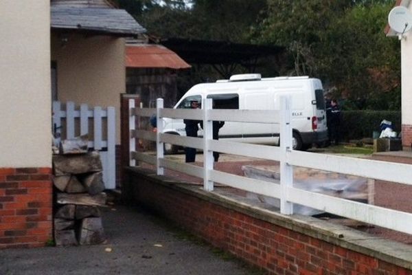 Le corps était derrière cette camionnette, dans un jardin à Framicourt.