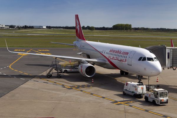 Un avion de la compagnie AIr Arabia sur le tarmac de l aéroport de Montpellier