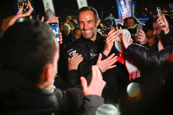 Armel Le Cléach a été acclamé par la foule sur le quai Malbert à Brest pour sa troisième place dans l'Arkéa Ultim Challenge.