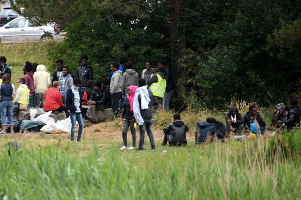 Des migrants aux abords du port de Calais, en juillet 2017 - Photo d'illustration