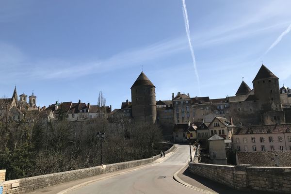 Cote D Or Ils Redecouvrent Le Parc Joly Un Jardin Oublie A Semur En Auxois