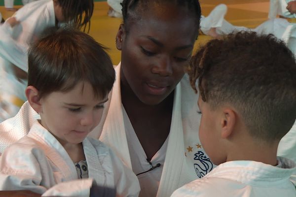 Clarisse Agbegnenou, double championne olympique à Tokyo, en visite à Mions