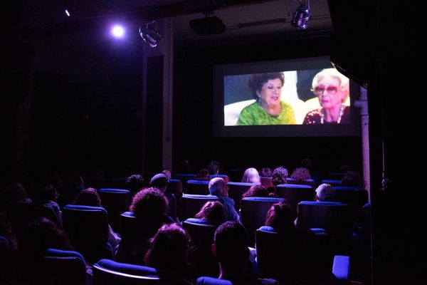 Véritable carrefour artistique, "Un festival c'est trop court !" est aussi un lieu de rencontres entre jeunes créateurs, passionnés de cinéma et professionnels de l’industrie.