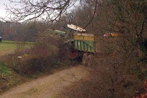 Un garçon de 16 ans a trouvé la mort mercredi 23 décembre 2015 alors qu’il conduisait un tracteur sur un chemin communal d'Arcy-sur-Cure, dans l'Yonne.