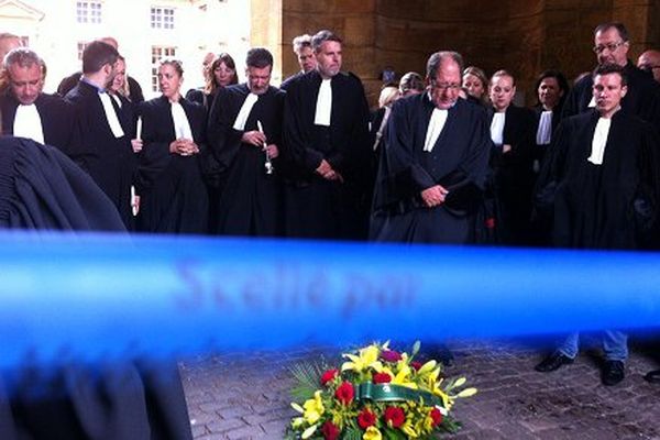 Les avocats mécontents.