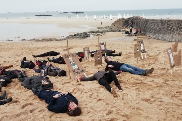 Opération "Die in" pour le collectif "Unis pour le climat - Saint Malo", à l'occasion de la réunion préparatoire des ministres des Affaires étrangères du G7, samedi 6 avril 2019