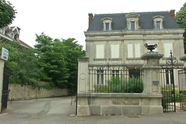 La clinique va abandonner ses bâtiments de la rue François-Ier et transférer son activité à l'hôpital, rue Albert-Schweitzer.