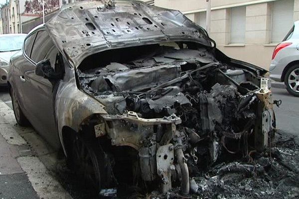 Voiture brûlée à Reims (mai 2016)