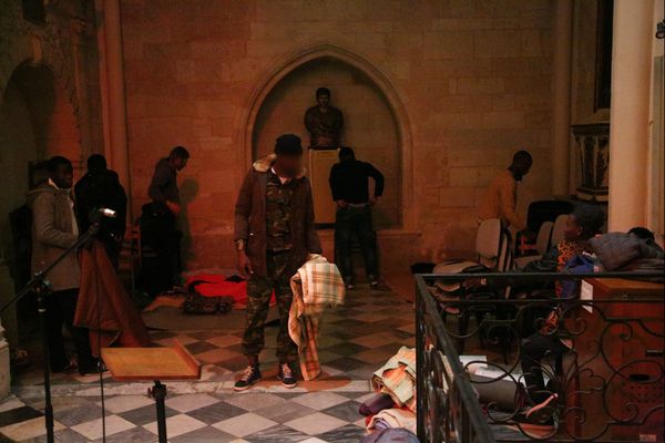 (archives) Des migrants mineurs occupent l'église Saint-Férréol à Marseille le 23 novembre 2017