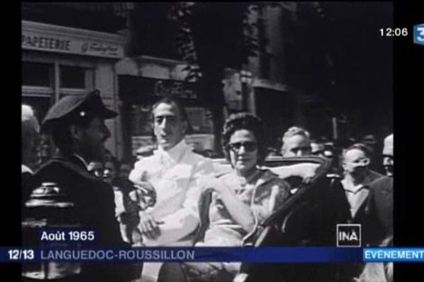 Salvador Dali et Gala, en grandes pompes et en calèche, dans les rues de Céret ce 27 août 1965.