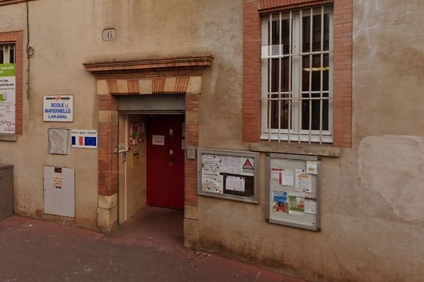 La municipalité de Toulouse a annoncé que les animateurs des Clae ne pourront plus utiliser leurs téléphones ne présence des enfants.