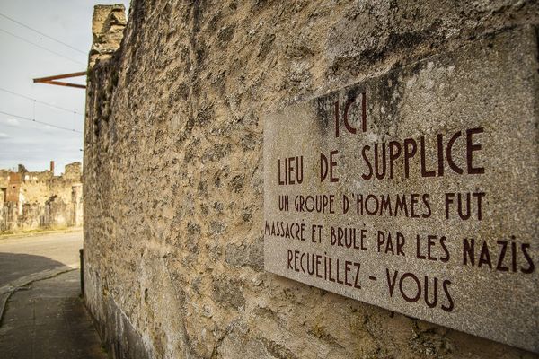 Dès 1946, une loi décida de la conservation des ruines du village-martyr d'Oradour-sur-Glane