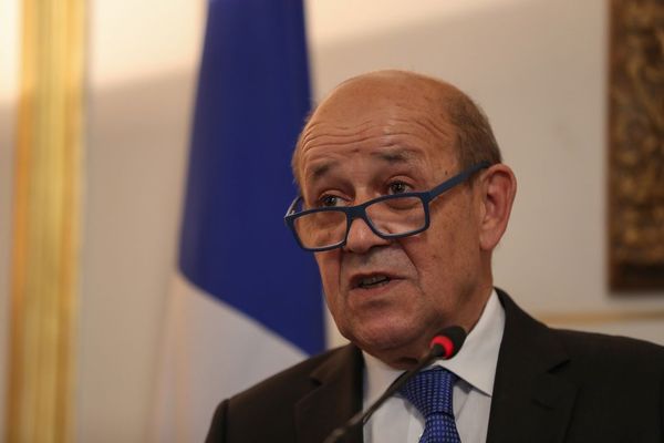 Jean-Yves Le Drian victime collatérale d'escroqueries faites en son nom