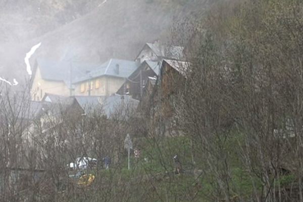 Oulles. 12 habitants résidents permanents. A voté oui