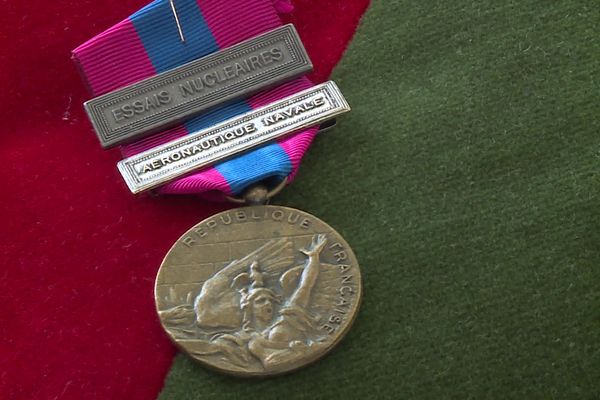 Remise de médaille de la défense nationale aux vétérans des essais nucléaires. Nîmes, 27 novembre 2021.