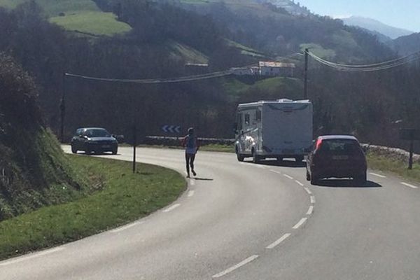 Le normand Serge Girard effectue un tour du Monde en courant pendant plus d'un an 65 à 70 kms par jour.