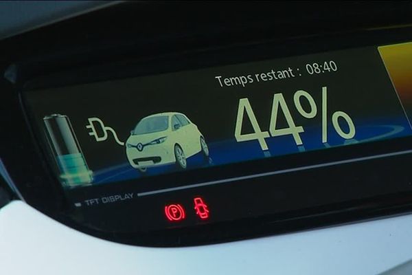 Le point noir des voitures électriques pour l'instant reste leur autonomie. Pas très rassurant quand on n'a pas de borne de recharge à proximité...