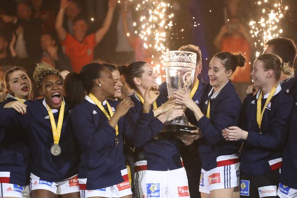 Les Bleues ont remporté dimanche la finale du Mondial de handball, face à la Norvège (23 - 21).