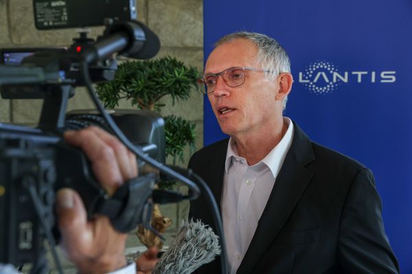 Carlos Tavares lors de sa venue sur le site de production de la Janais à Chartres de Bretagne en juin 2023