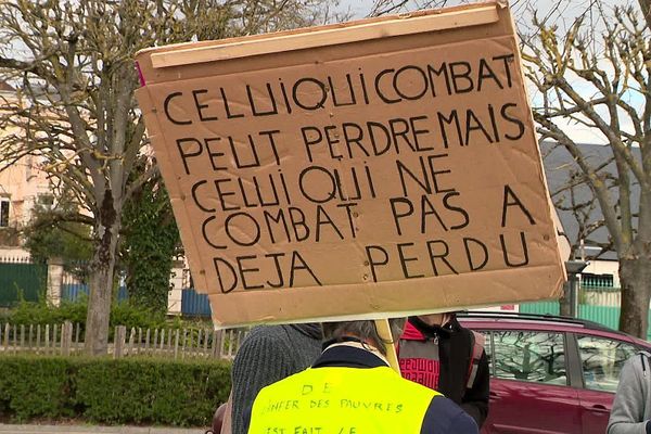 Des participants à "La marche pour le climat" organisée à Auxerre samedi 14 mars 2020