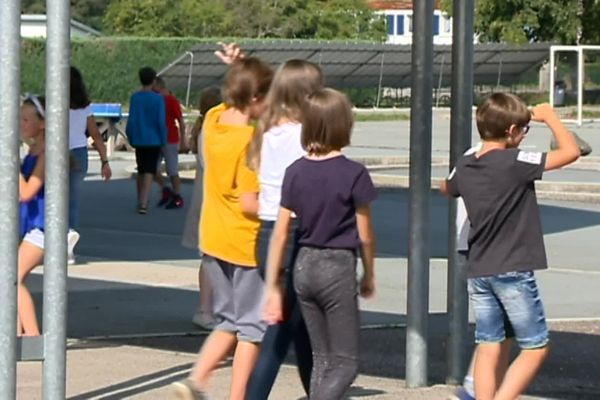 Les jeunes ruraux font en moyenne 11 kilomètres pour aller au collège en Bourgogne-Franche-Comté. Ici au collège de Mélisey, en Haute-Saône.