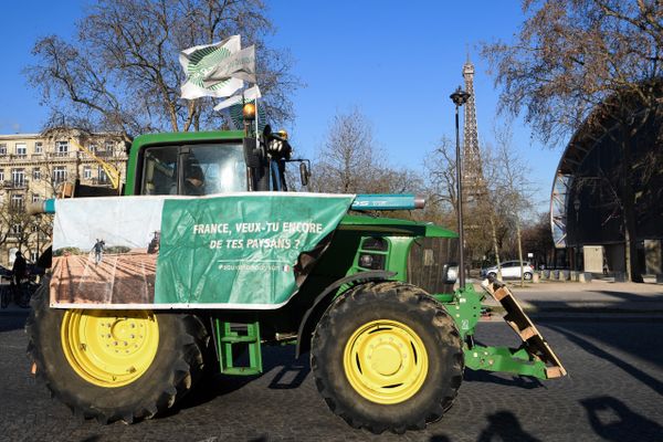 Environ 2000 paysans ont manifesté le 8 février à Paris.