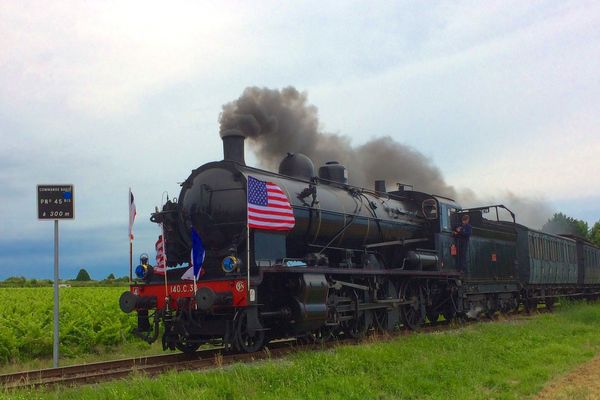 Entre Saujon et La Tremblade, le Train des Mouettes célèbre le centenaire de la fin de la Première Guerre Mondiale.