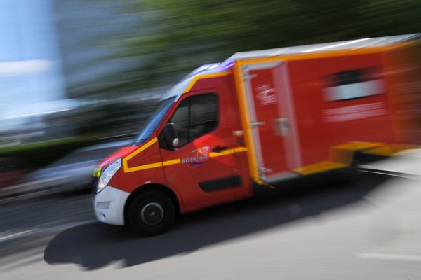 Trois voitures ont pris feu dans la nuit de vendredi à samedi.