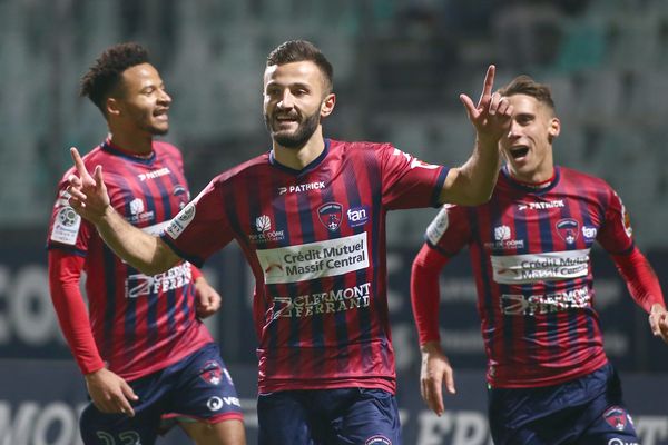 Transféré du Clermont Foot 63 à l'AS Saint Etienne, Franck Honorat reste pourtant cette saison en rouge et bleu